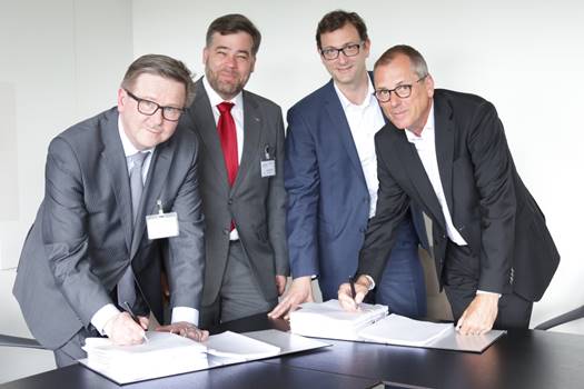 From left: Jari Niemelä (Valmet), Markus Bolhàr-Nordenkampf (Valmet), Julien Mounier (BS Energy) and Paul Anfang (BS Energy). Credit: Valmet