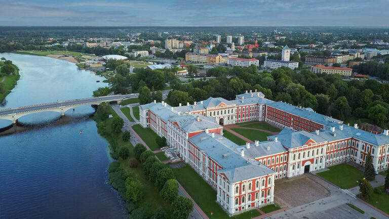 Fortum atklāj biomasas ražotni 70 miljonu eiro vērtībā Jelgavā, Latvijā