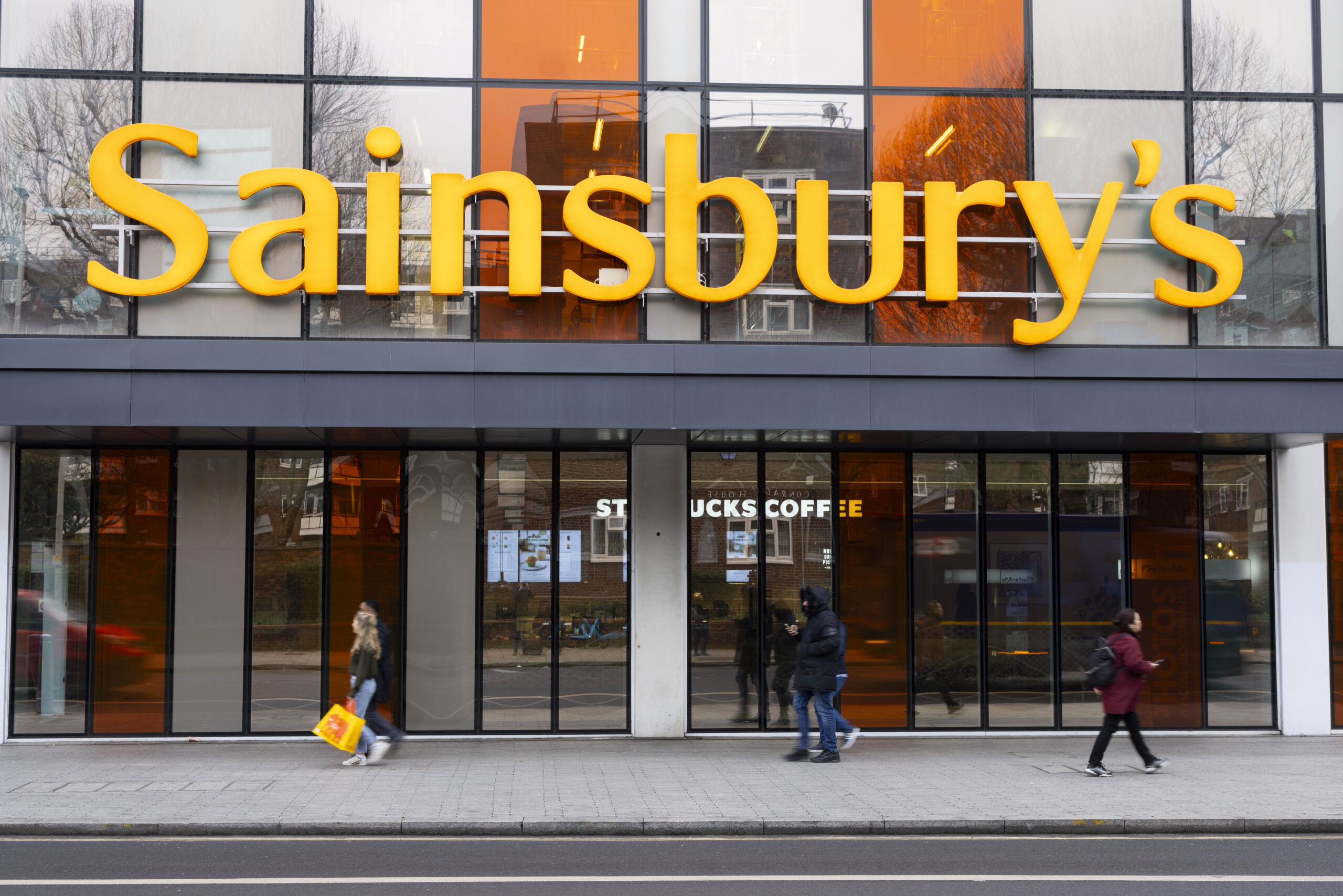 Sainsbury’s food waste to power HGV trucks at Bristol centre