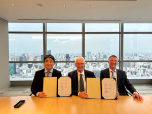 From left: Seiji Kitajima, Executive Officer, General Manager, Energy Innovation Initiative SBU, Sumitomo Corporation; Jorgen Skovgaard, Founder and Chairman of the Board, Skovgaard Energy; Niels Erik Madsen, CEO, Skovgaard Energy
