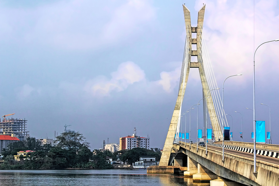 Projeto-piloto em Lagos transforma resíduos de banheiros públicos em biogás como parte de uma iniciativa de saneamento